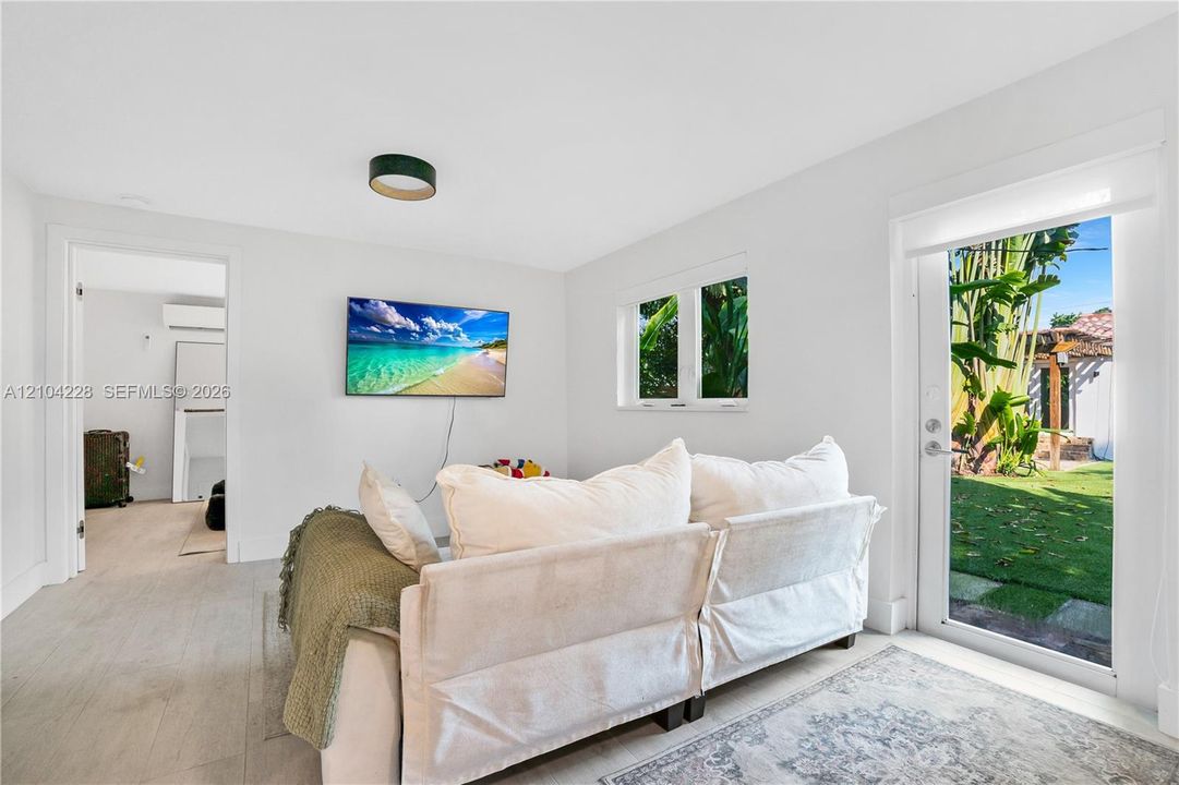 For Sale: $1,265,000 (3 beds, 2 baths, 1790 Square Feet)