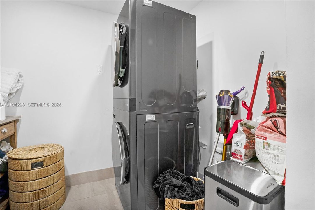 For Sale: $1,265,000 (3 beds, 2 baths, 1790 Square Feet)