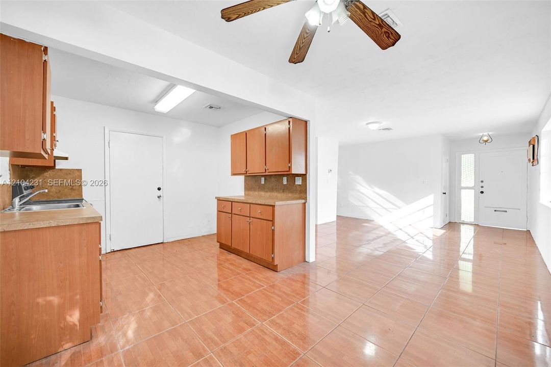 En Venta: $435,000 (3 camas, 2 baños, 1195 Pies cuadrados)