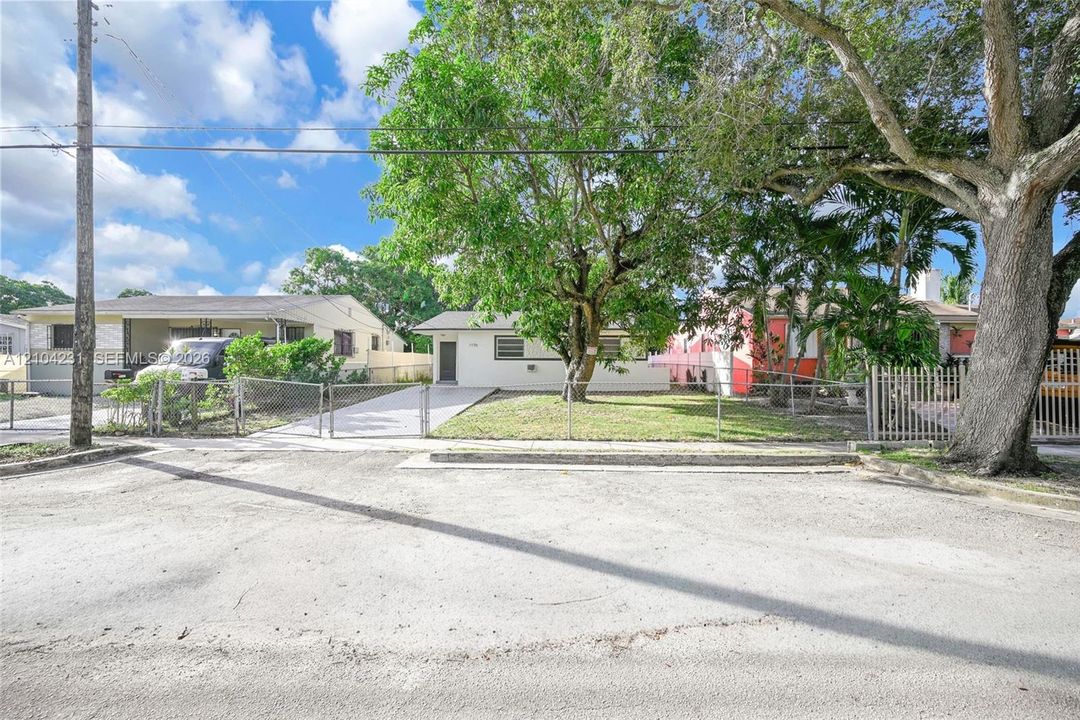 En Venta: $435,000 (3 camas, 2 baños, 1195 Pies cuadrados)