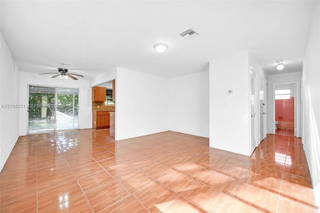 En Venta: $435,000 (3 camas, 2 baños, 1195 Pies cuadrados)