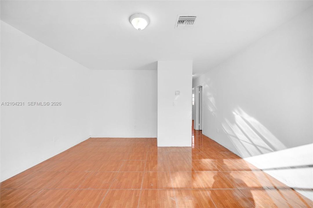 En Venta: $435,000 (3 camas, 2 baños, 1195 Pies cuadrados)
