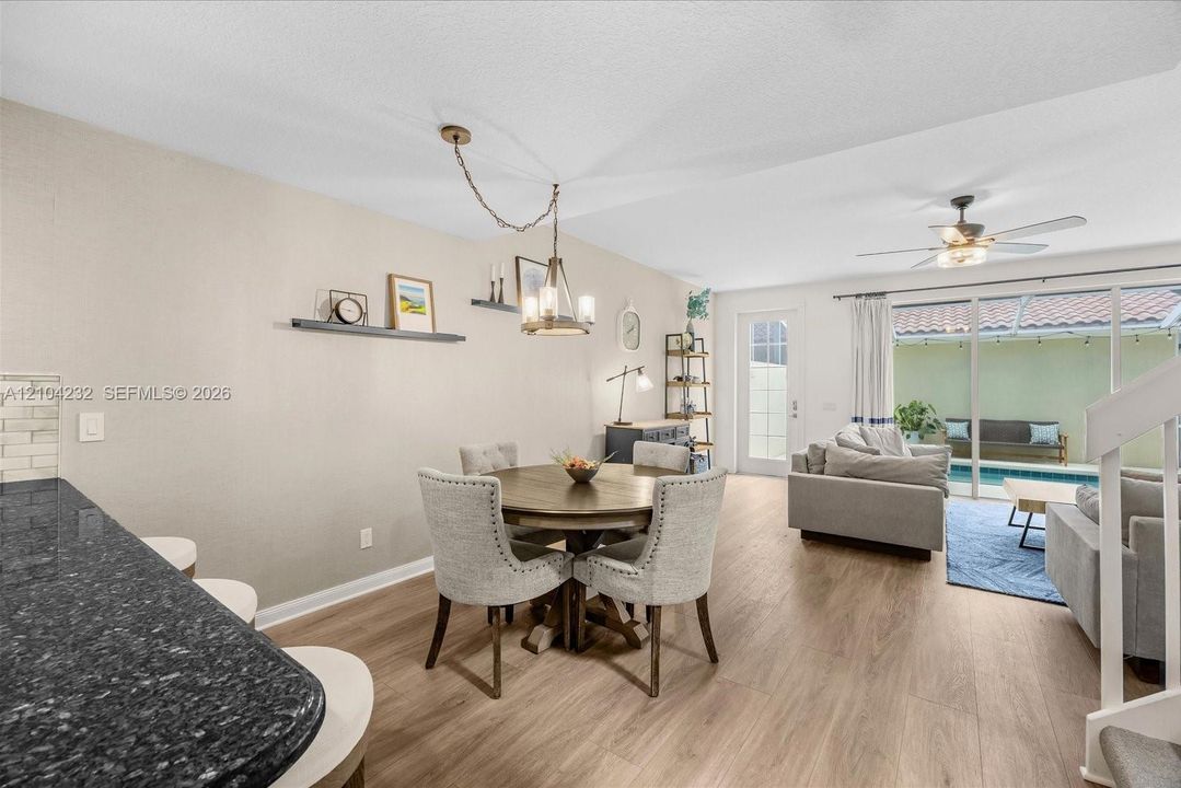 En Venta: $754,900 (4 camas, 3 baños, 1830 Pies cuadrados)