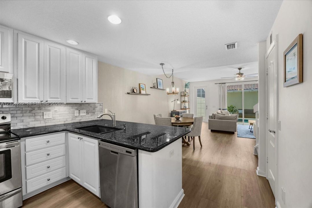 En Venta: $754,900 (4 camas, 3 baños, 1830 Pies cuadrados)