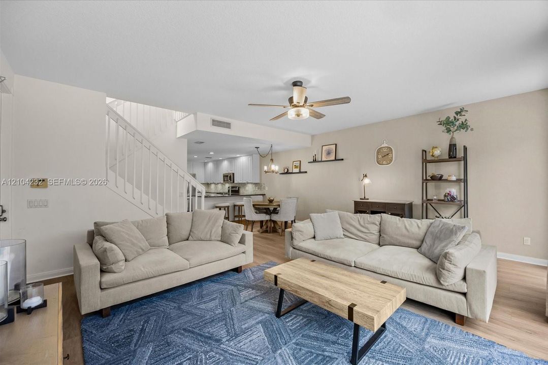 En Venta: $754,900 (4 camas, 3 baños, 1830 Pies cuadrados)