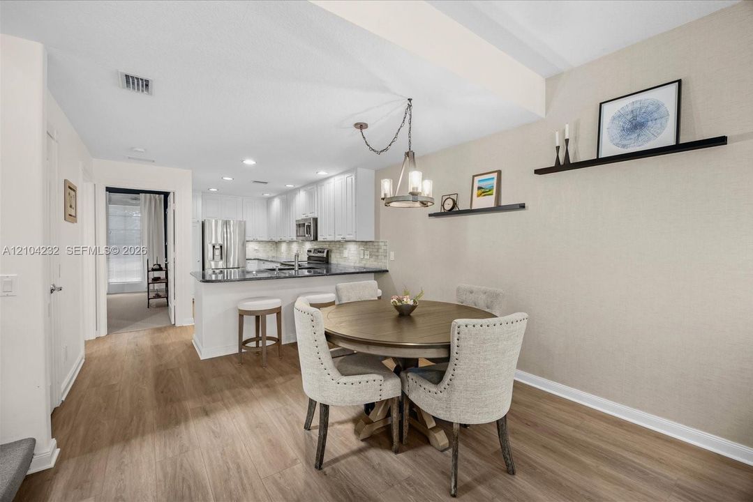 En Venta: $754,900 (4 camas, 3 baños, 1830 Pies cuadrados)