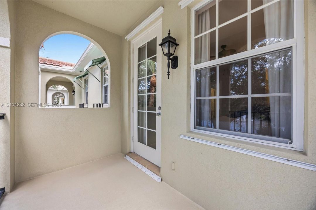 En Venta: $754,900 (4 camas, 3 baños, 1830 Pies cuadrados)