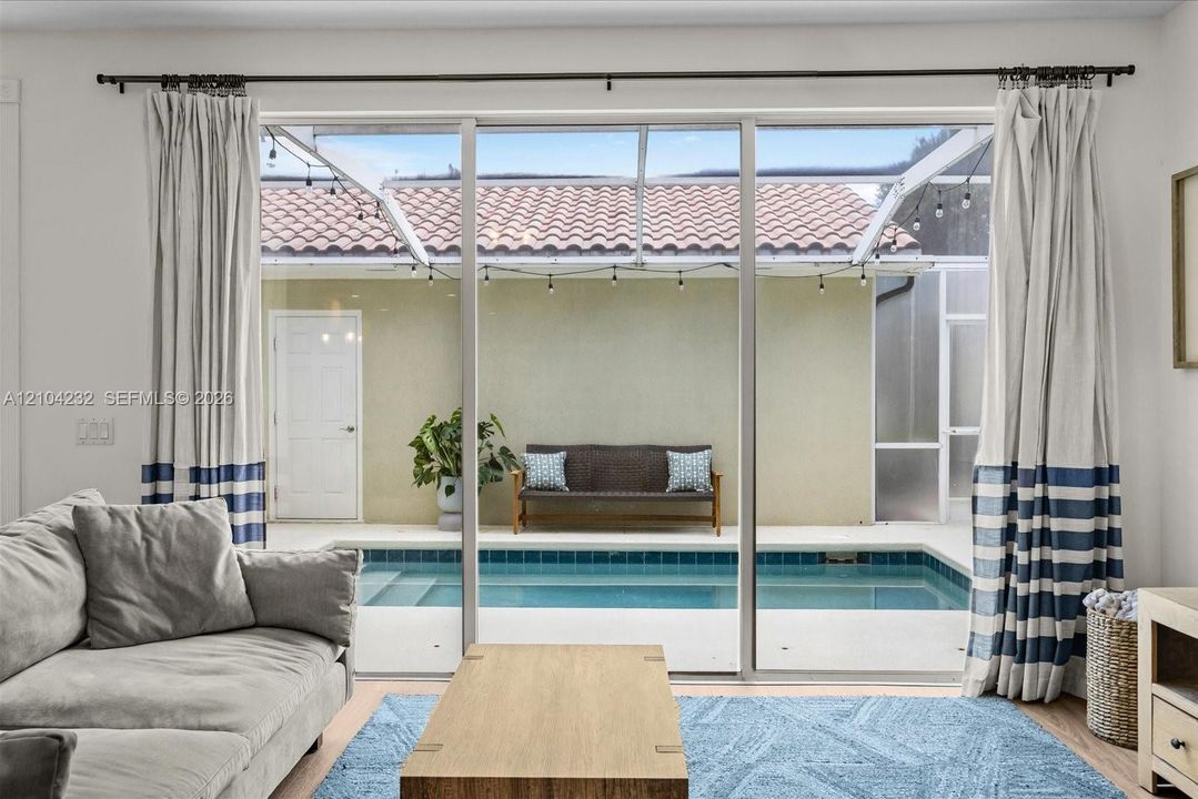 En Venta: $754,900 (4 camas, 3 baños, 1830 Pies cuadrados)