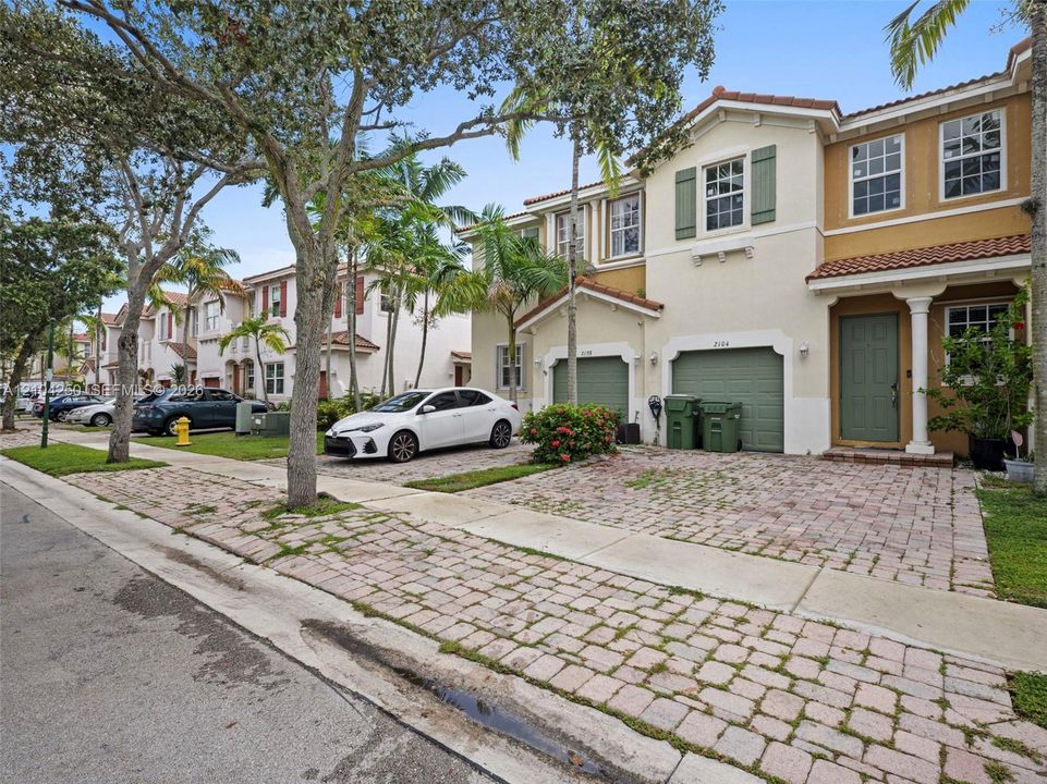 En Venta: $340,000 (3 camas, 2 baños, 1564 Pies cuadrados)