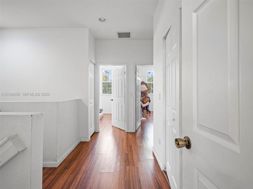 En Venta: $340,000 (3 camas, 2 baños, 1564 Pies cuadrados)