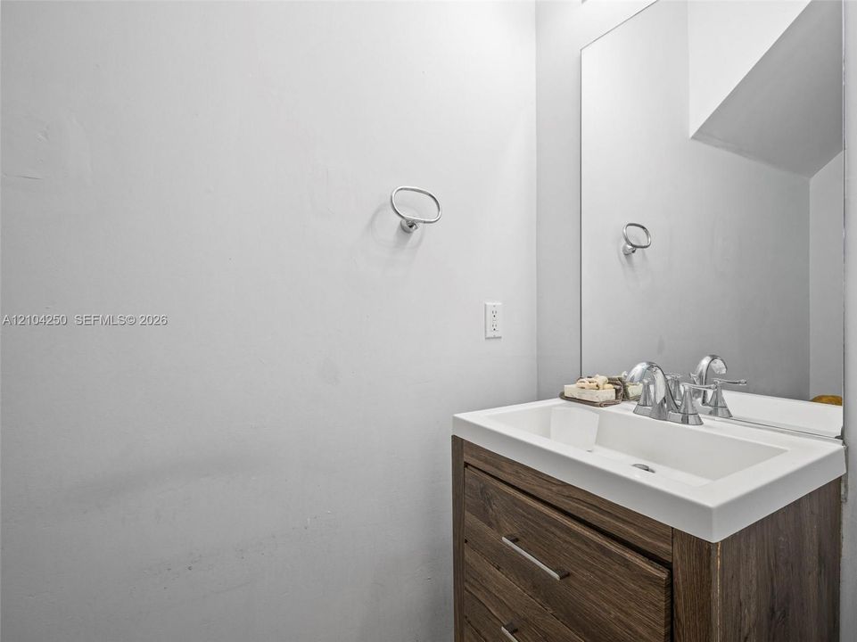 1/2 Bath