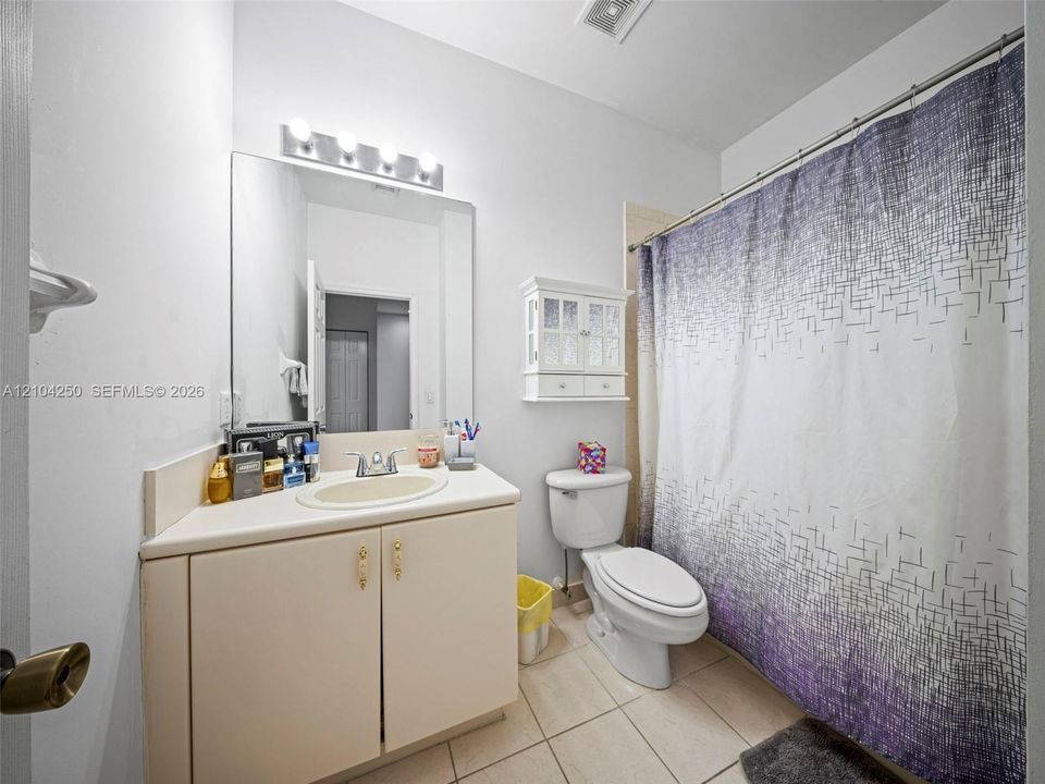 En Venta: $340,000 (3 camas, 2 baños, 1564 Pies cuadrados)