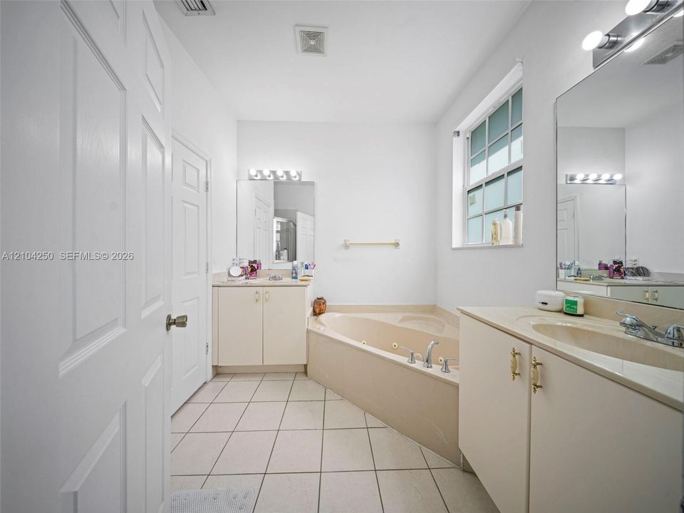 En Venta: $340,000 (3 camas, 2 baños, 1564 Pies cuadrados)