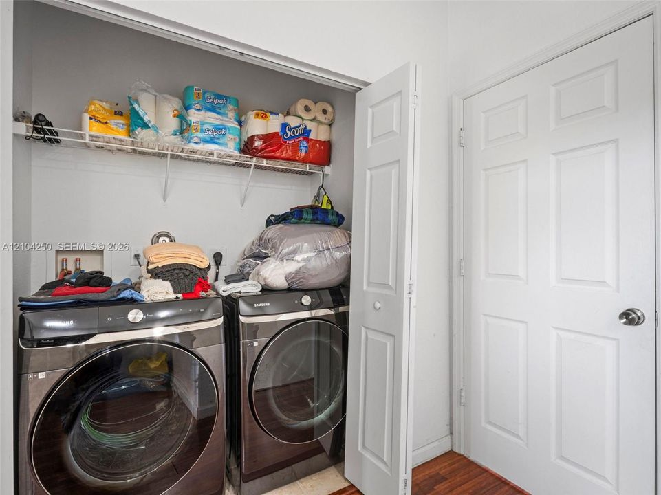 En Venta: $340,000 (3 camas, 2 baños, 1564 Pies cuadrados)