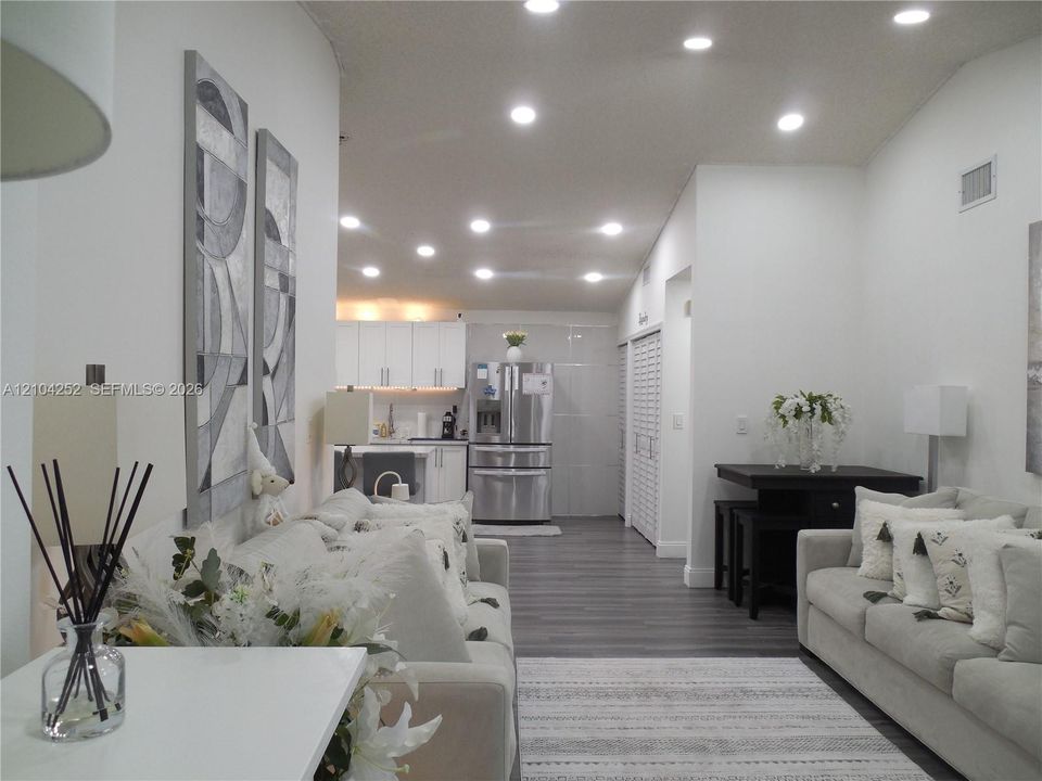 For Sale: $550,000 (3 beds, 2 baths, 1236 Square Feet)