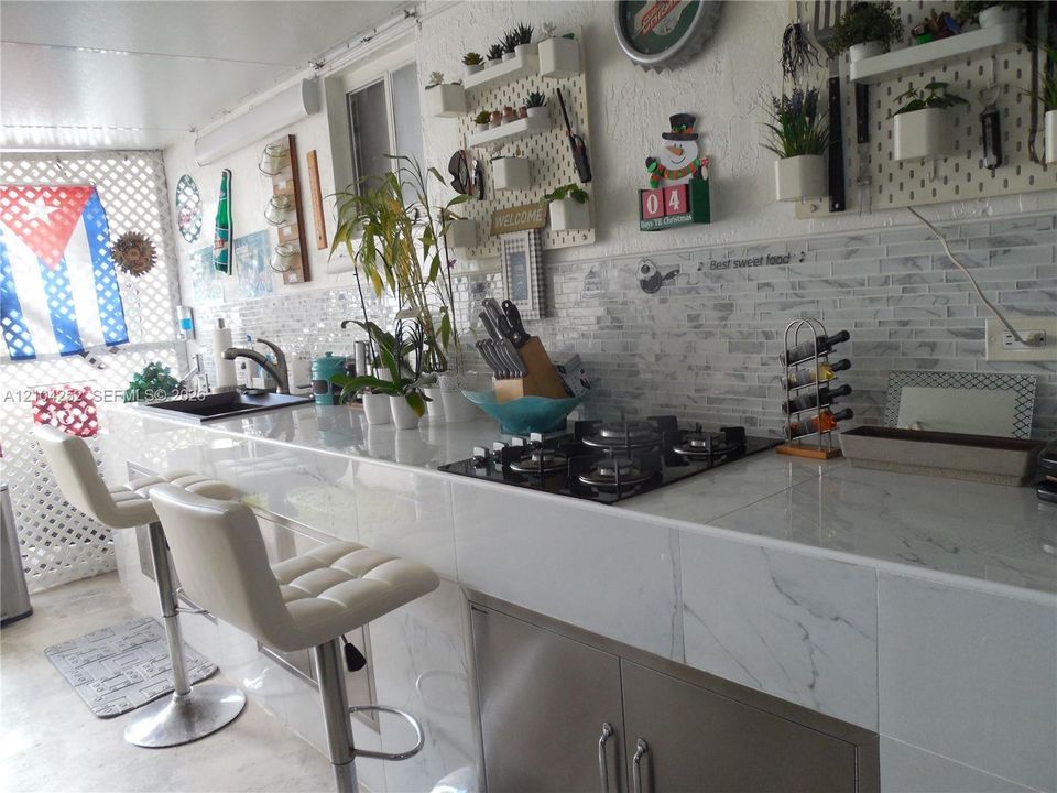For Sale: $550,000 (3 beds, 2 baths, 1236 Square Feet)