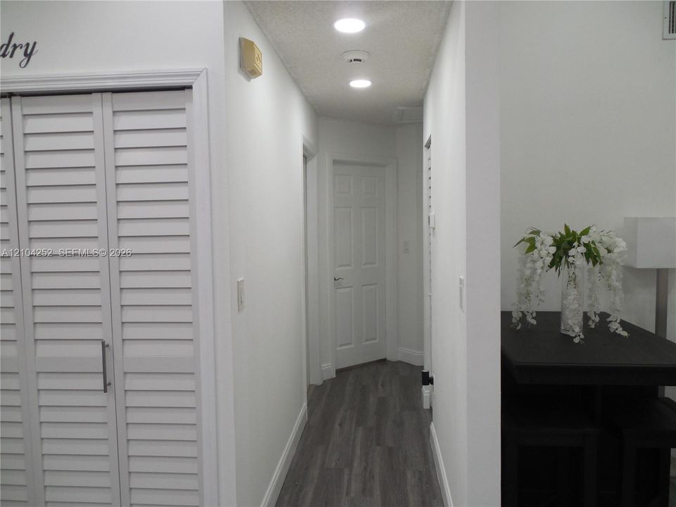 For Sale: $550,000 (3 beds, 2 baths, 1236 Square Feet)