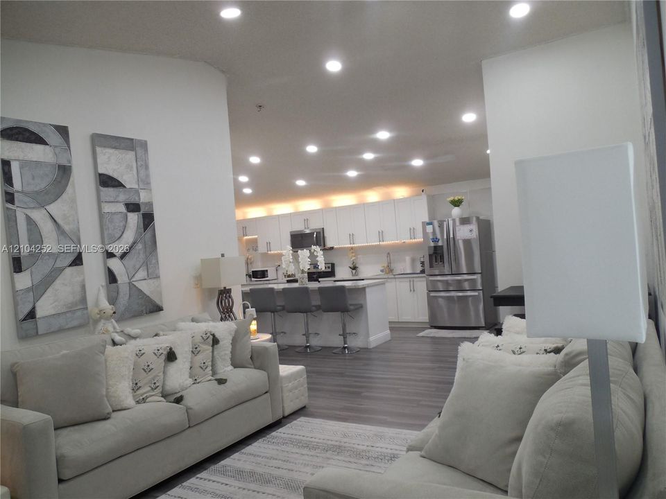For Sale: $550,000 (3 beds, 2 baths, 1236 Square Feet)