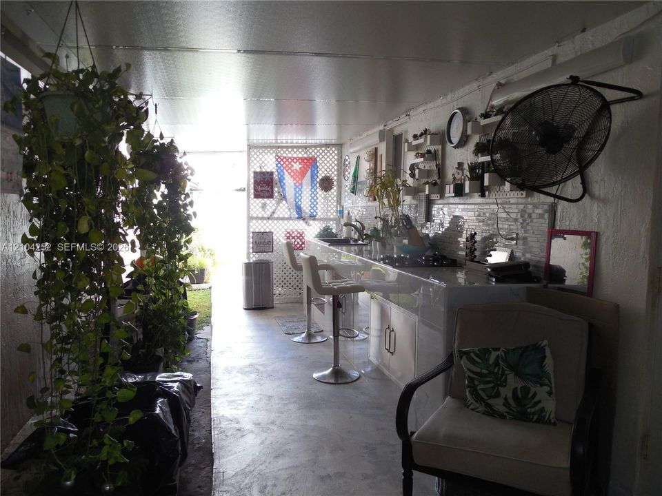 For Sale: $550,000 (3 beds, 2 baths, 1236 Square Feet)