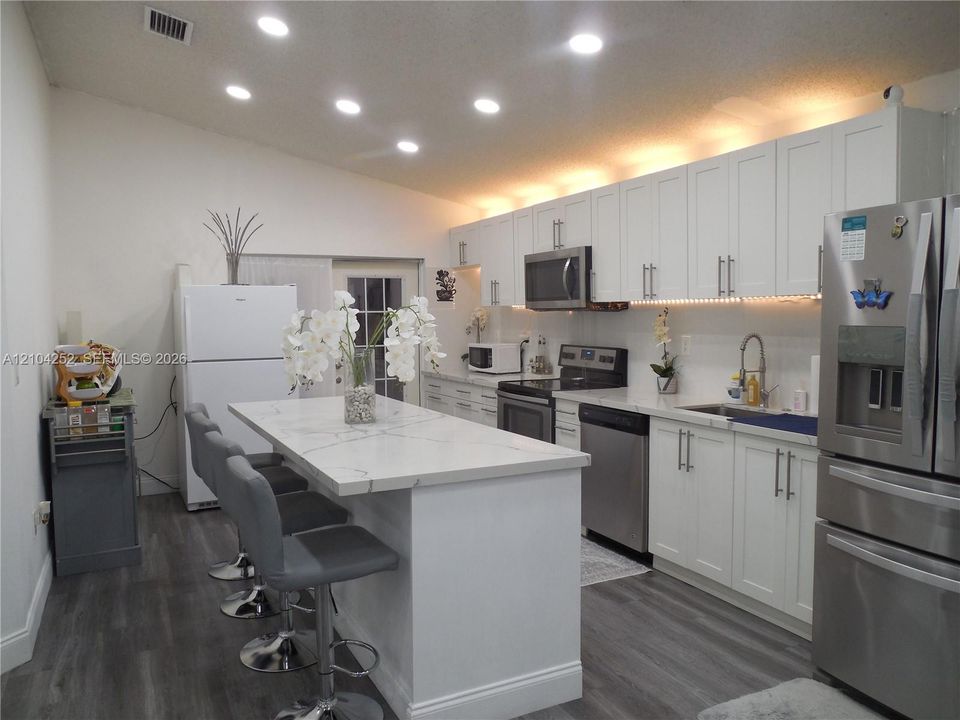 For Sale: $550,000 (3 beds, 2 baths, 1236 Square Feet)
