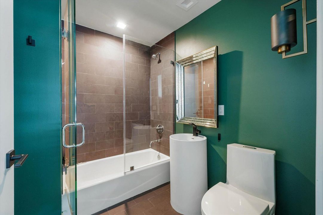 3rd Bathroom Ensuite (2nd floor)