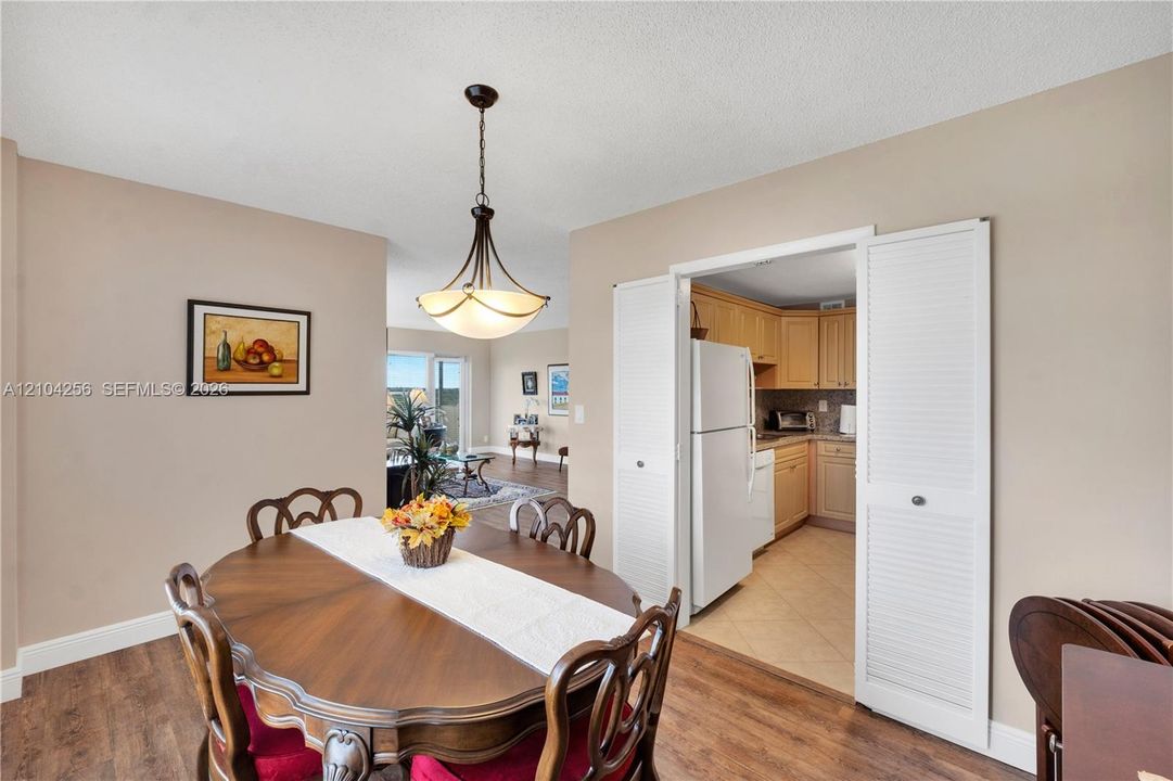 For Sale: $150,000 (2 beds, 2 baths, 1350 Square Feet)
