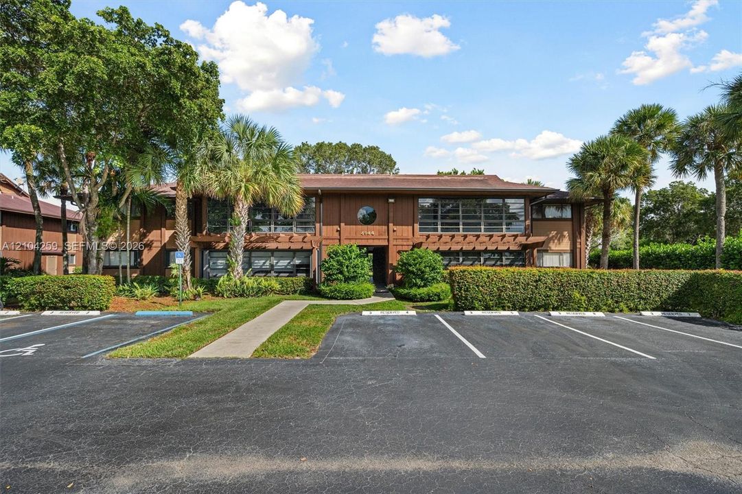 For Sale: $325,000 (2 beds, 1 baths, 1006 Square Feet)
