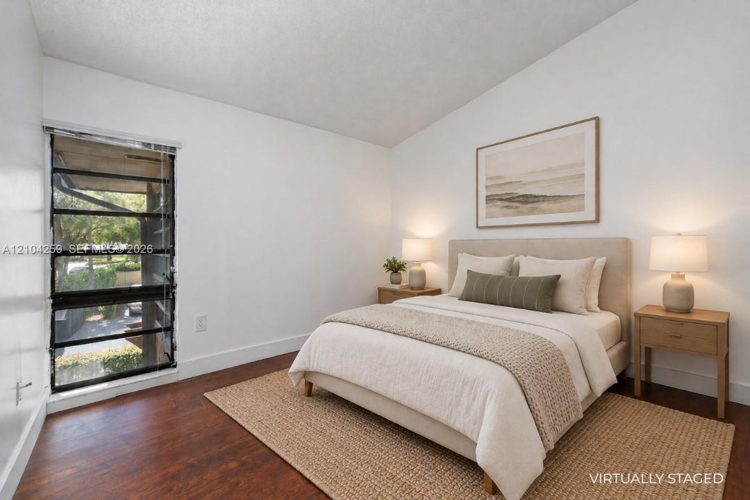 For Sale: $325,000 (2 beds, 1 baths, 1006 Square Feet)