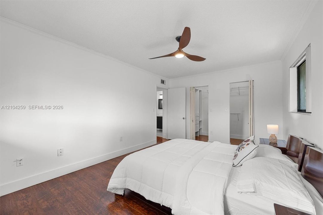 For Sale: $325,000 (2 beds, 1 baths, 1006 Square Feet)