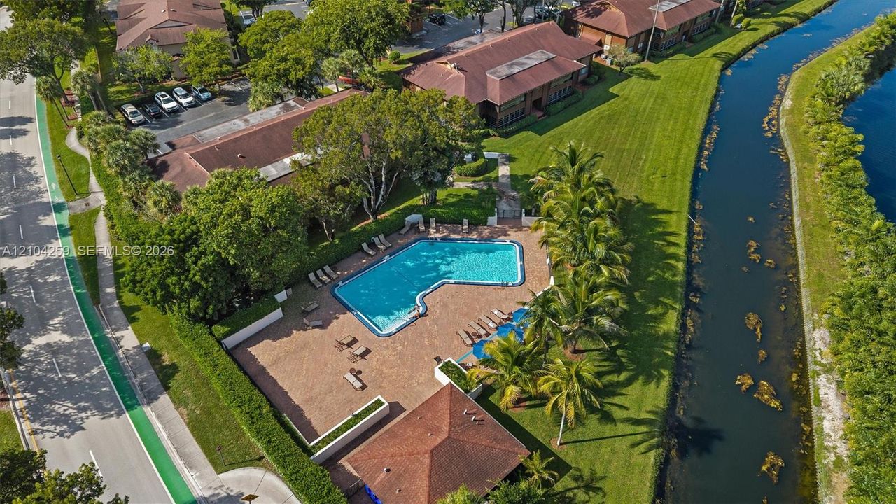 For Sale: $325,000 (2 beds, 1 baths, 1006 Square Feet)