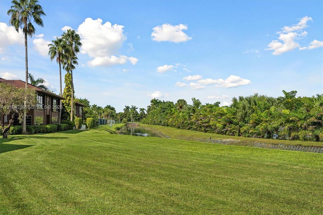 For Sale: $325,000 (2 beds, 1 baths, 1006 Square Feet)