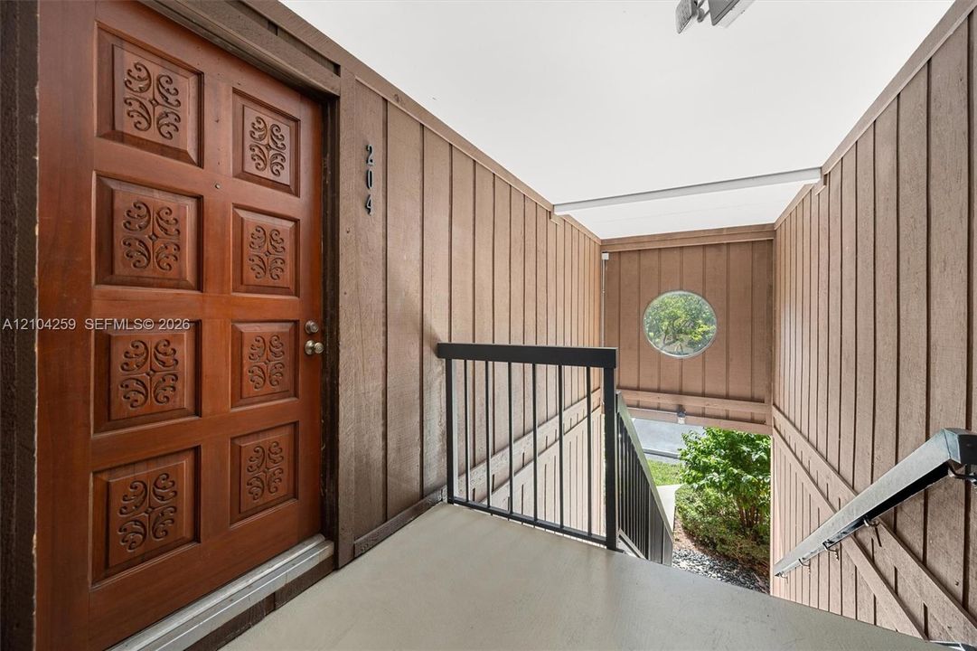 For Sale: $325,000 (2 beds, 1 baths, 1006 Square Feet)