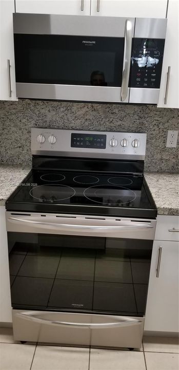 For Rent: $3,100 (3 beds, 3 baths, 1462 Square Feet)