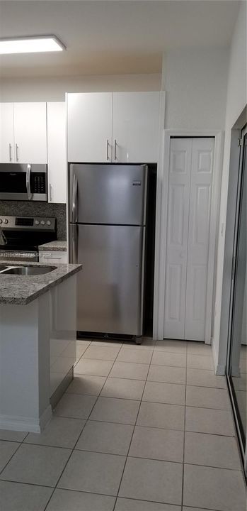 For Rent: $3,100 (3 beds, 3 baths, 1462 Square Feet)