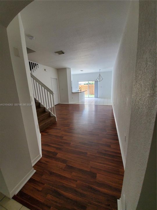 For Rent: $3,100 (3 beds, 3 baths, 1462 Square Feet)