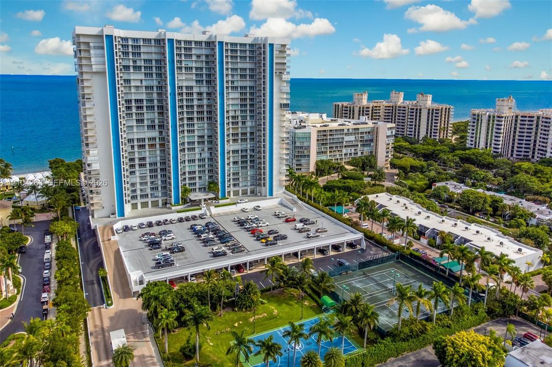 На продажу: $1,495,000 (2 спален, 2 ванн, 1042 Квадратных фут)