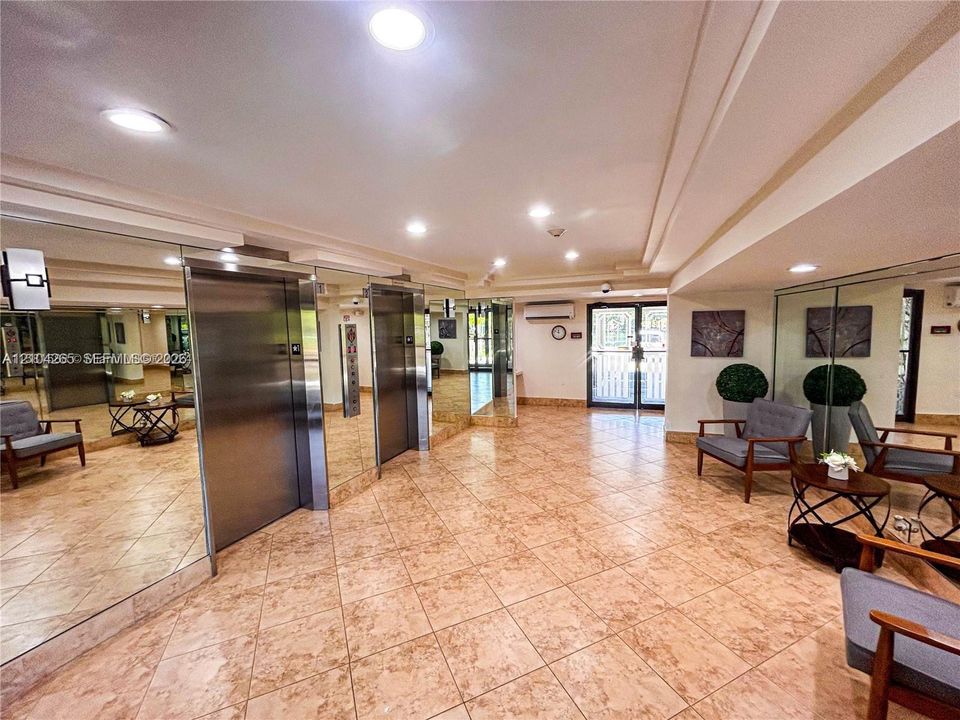 En Venta: $319,000 (2 camas, 2 baños, 1135 Pies cuadrados)