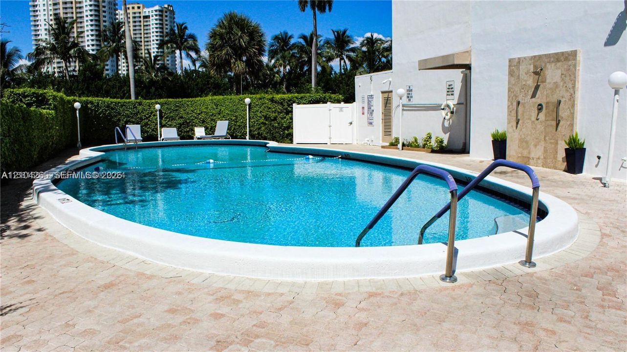 En Venta: $319,000 (2 camas, 2 baños, 1135 Pies cuadrados)