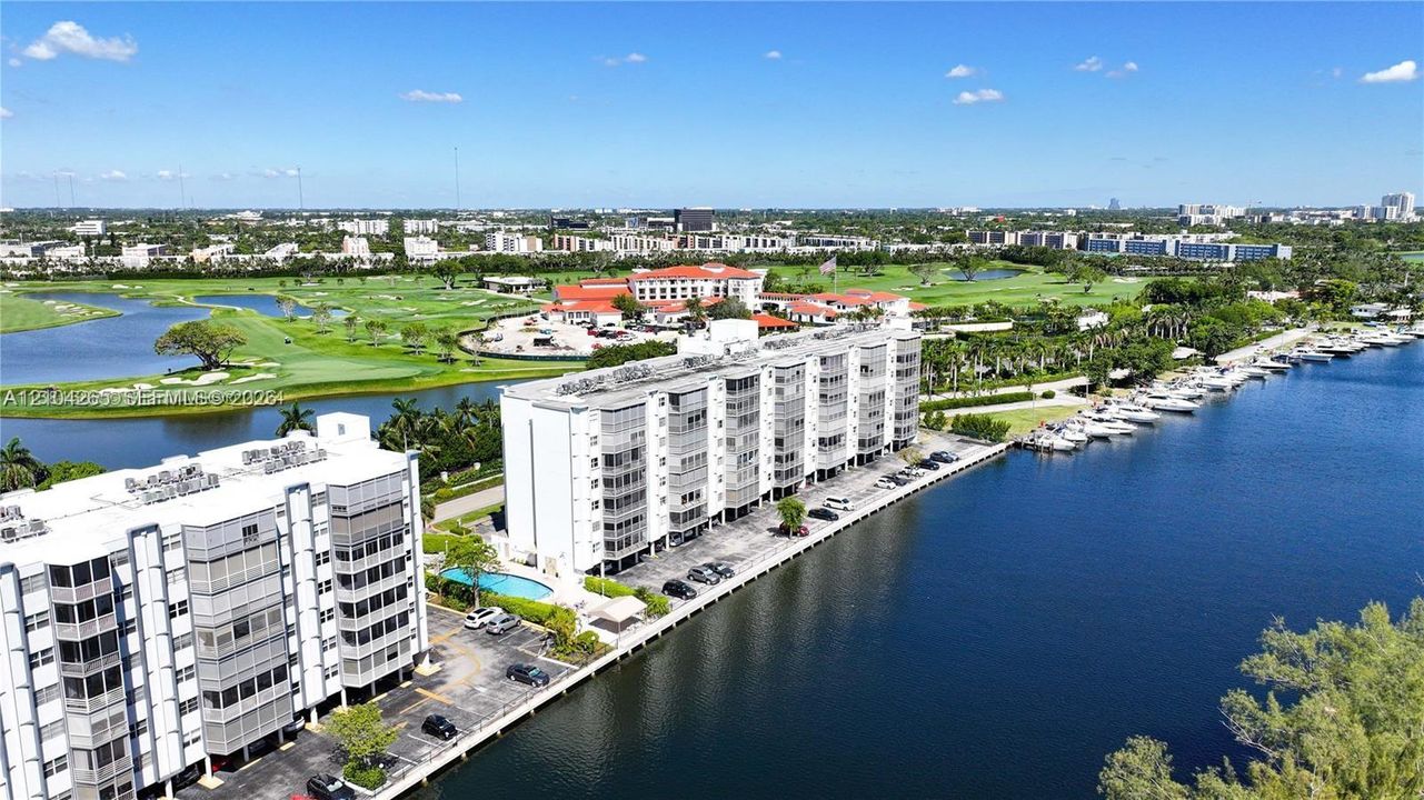 En Venta: $319,000 (2 camas, 2 baños, 1135 Pies cuadrados)