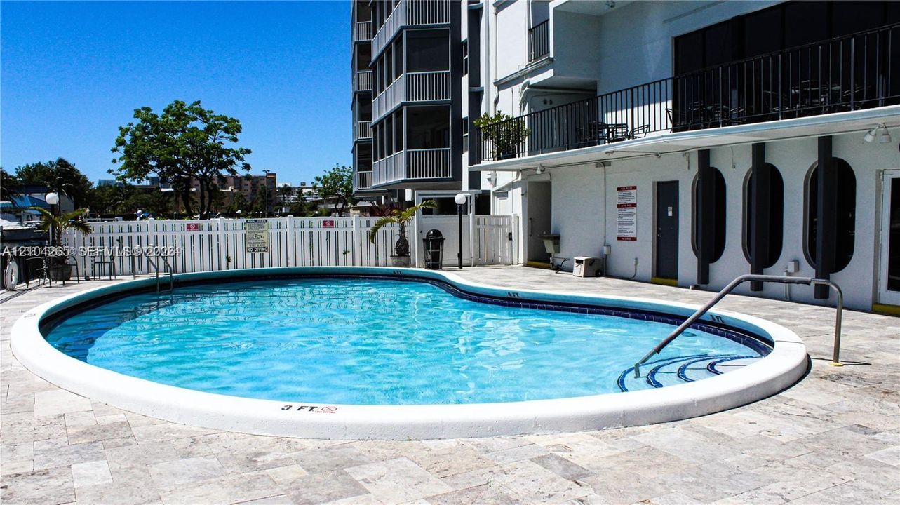 En Venta: $319,000 (2 camas, 2 baños, 1135 Pies cuadrados)