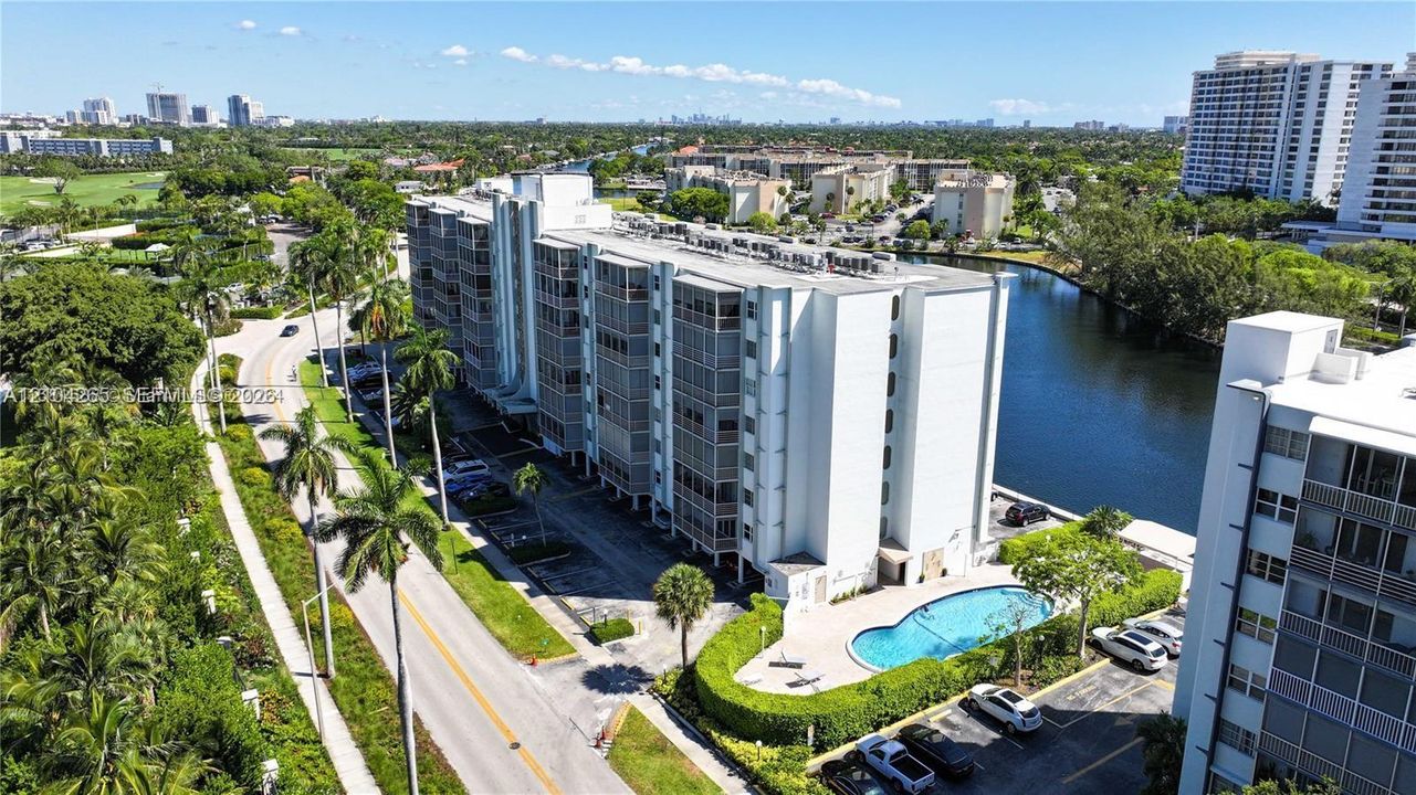 En Venta: $319,000 (2 camas, 2 baños, 1135 Pies cuadrados)