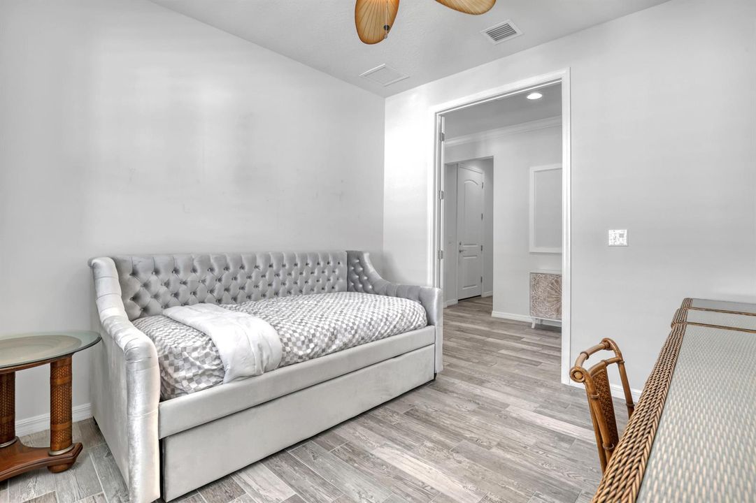 238 SE Longview (28)