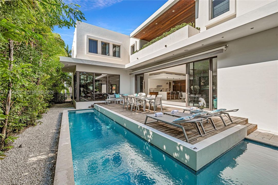 En Venta: $4,475,000 (5 camas, 5 baños, 4650 Pies cuadrados)