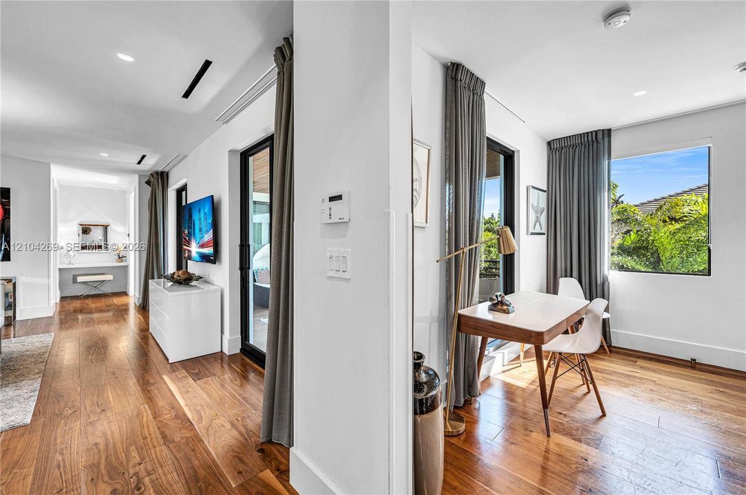En Venta: $4,475,000 (5 camas, 5 baños, 4650 Pies cuadrados)