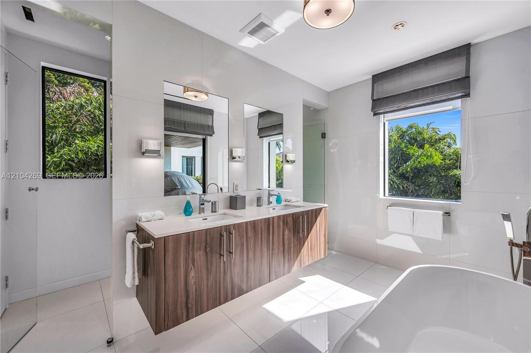 En Venta: $4,475,000 (5 camas, 5 baños, 4650 Pies cuadrados)