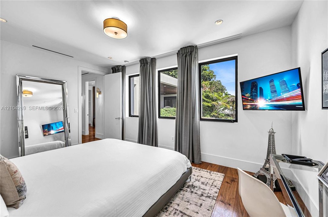 En Venta: $4,475,000 (5 camas, 5 baños, 4650 Pies cuadrados)