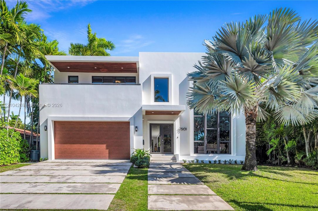 En Venta: $4,475,000 (5 camas, 5 baños, 4650 Pies cuadrados)