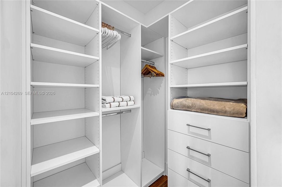 En Venta: $4,475,000 (5 camas, 5 baños, 4650 Pies cuadrados)