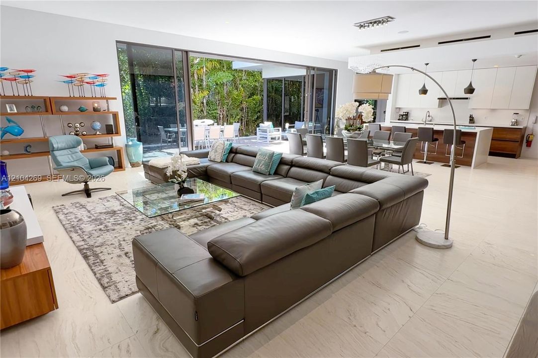 En Venta: $4,475,000 (5 camas, 5 baños, 4650 Pies cuadrados)
