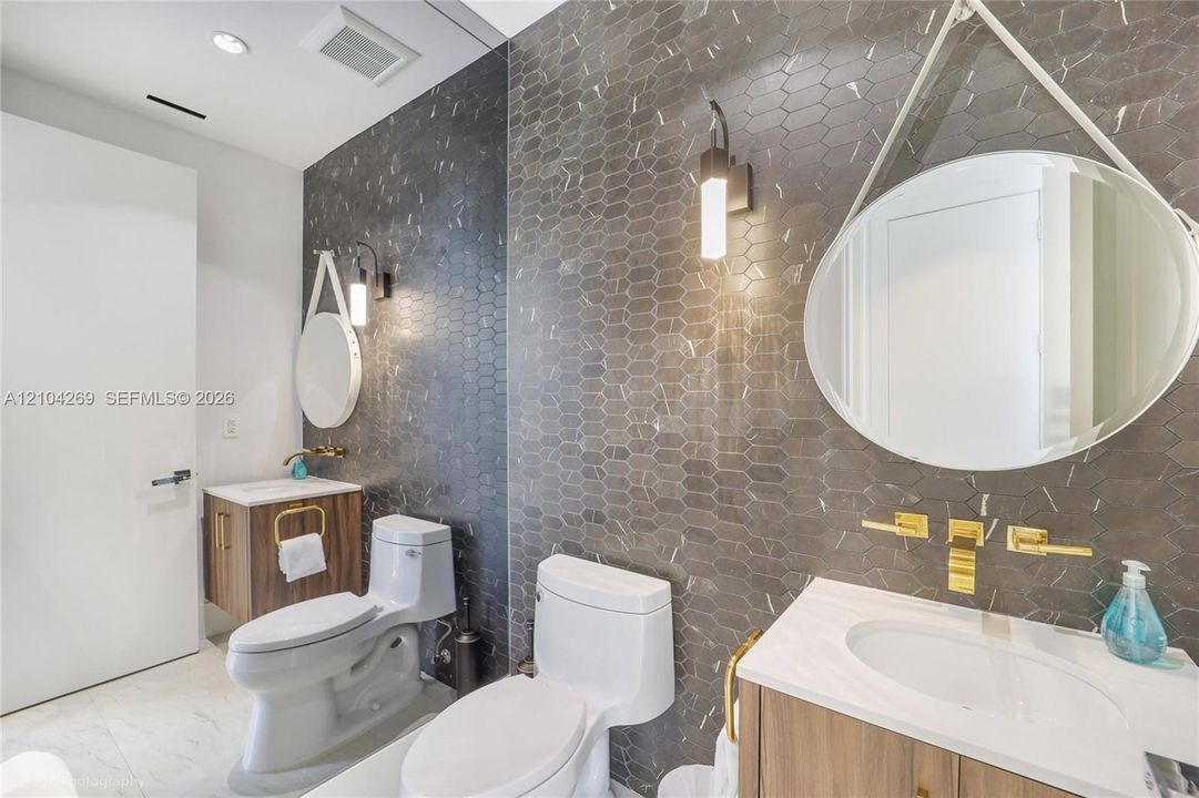 En Venta: $4,475,000 (5 camas, 5 baños, 4650 Pies cuadrados)